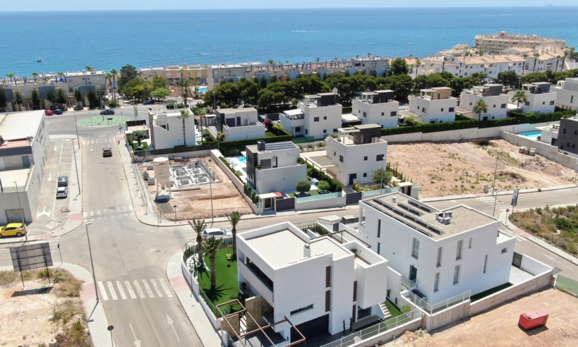 Nueva construcción  - Villa - Orihuela Costa - Campoamor